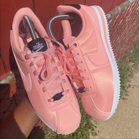 Nike Cortez Limited Edition “Valentine” - 7 Y- 8.5 W